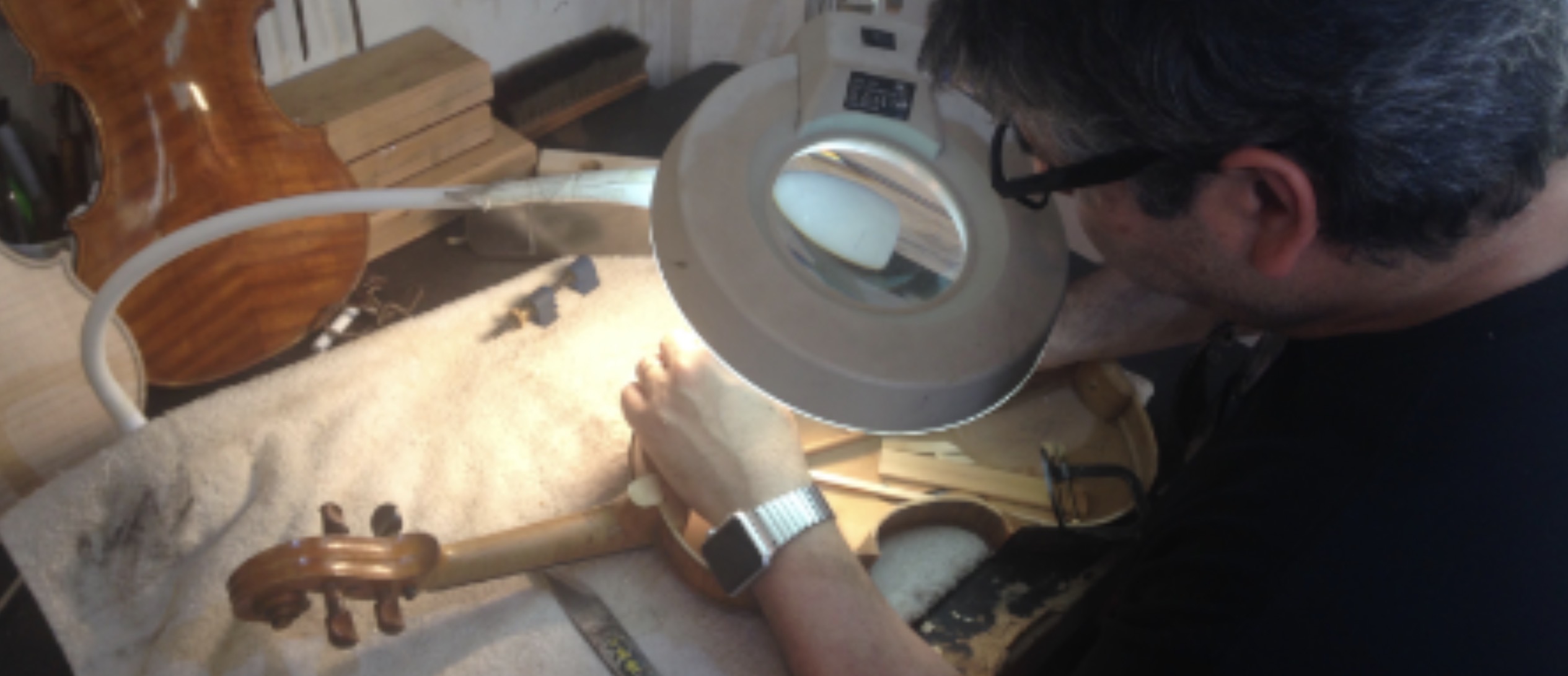 Luthiers en Chile: la tradición de la construcción de violines